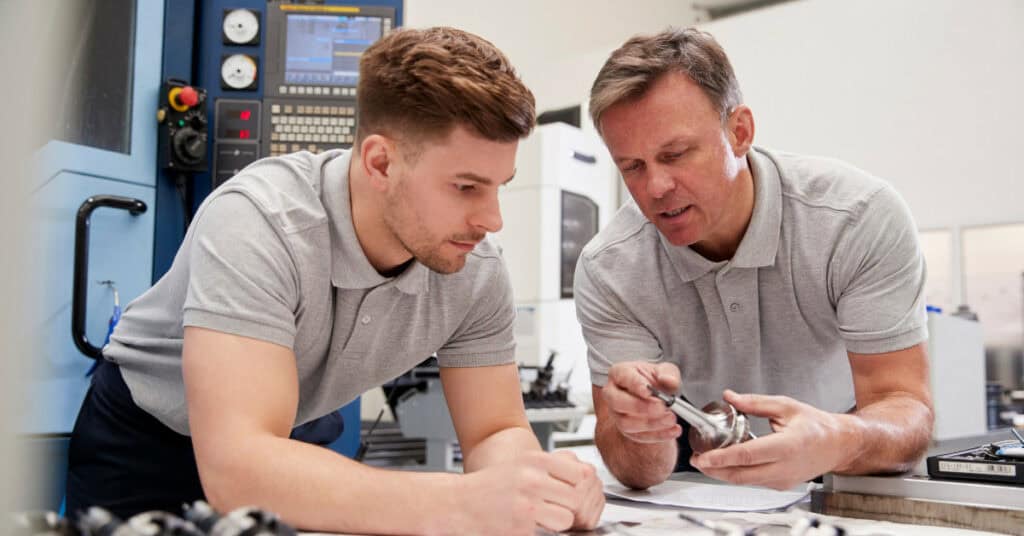 Il mercato del lavoro sta cambiando a una velocità mai vista prima. Automazione, intelligenza artificiale e trasformazione digitale stanno ridefinendo interi settori, rendendo obsolete alcune competenze e creandone di nuove. Se ti stai chiedendo come restare competitivo in questo scenario, la risposta è una: reskilling.